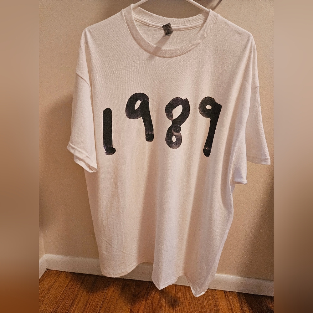 1989 taylor swift t-shirt